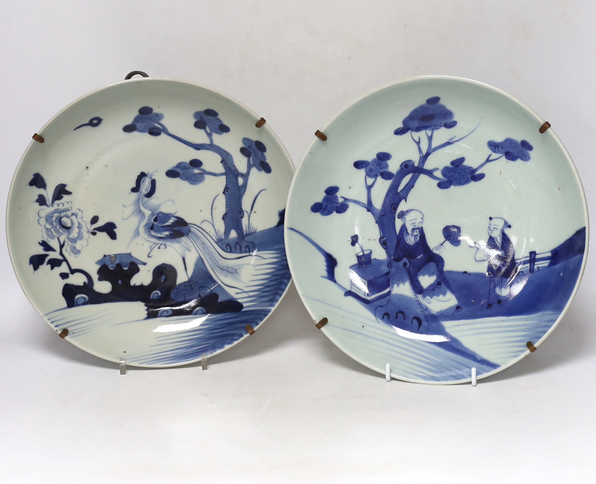 Two 19th century Chinese blue and white dishes, 28cm diameter